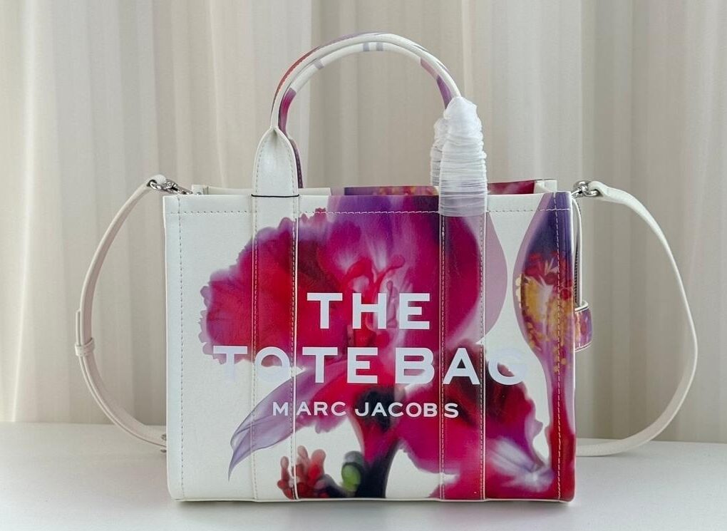 Marc Jacobs "The Tote Bag" | Pebbled Leather | Available in Multiple Colours | Crossbody Strap Included Marc Jacobs "The Tote Bag" | Pebbled Leather | Available in Multiple Colours | Crossbody Strap Included